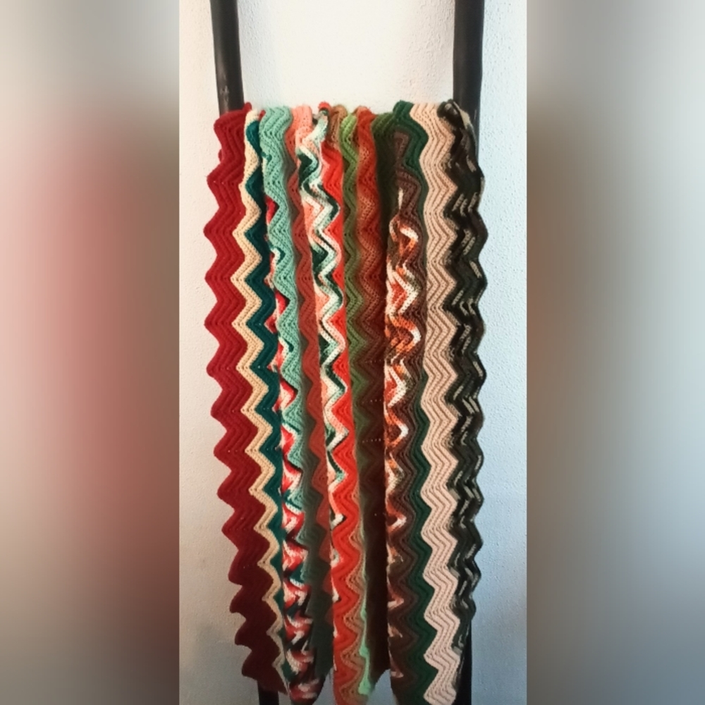 American Vintage :: Handmade Crocheted Fall 🍁 Grannycore Chevon Afghan - Picture 1 of 5